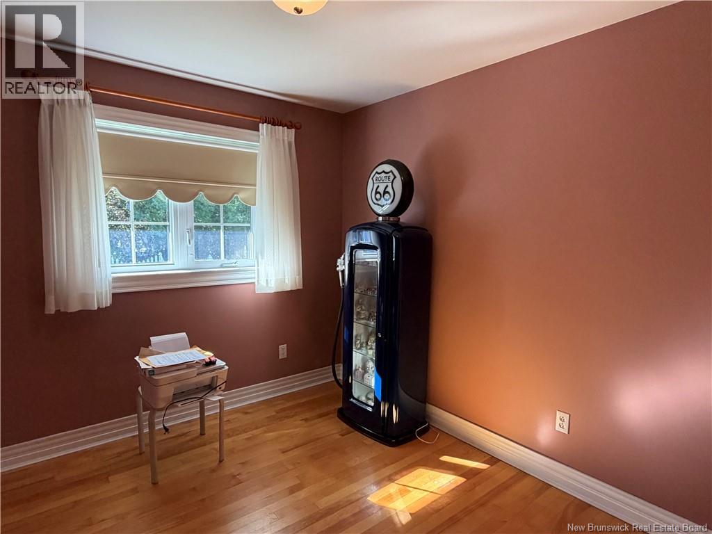36 Lindsay - Image 13