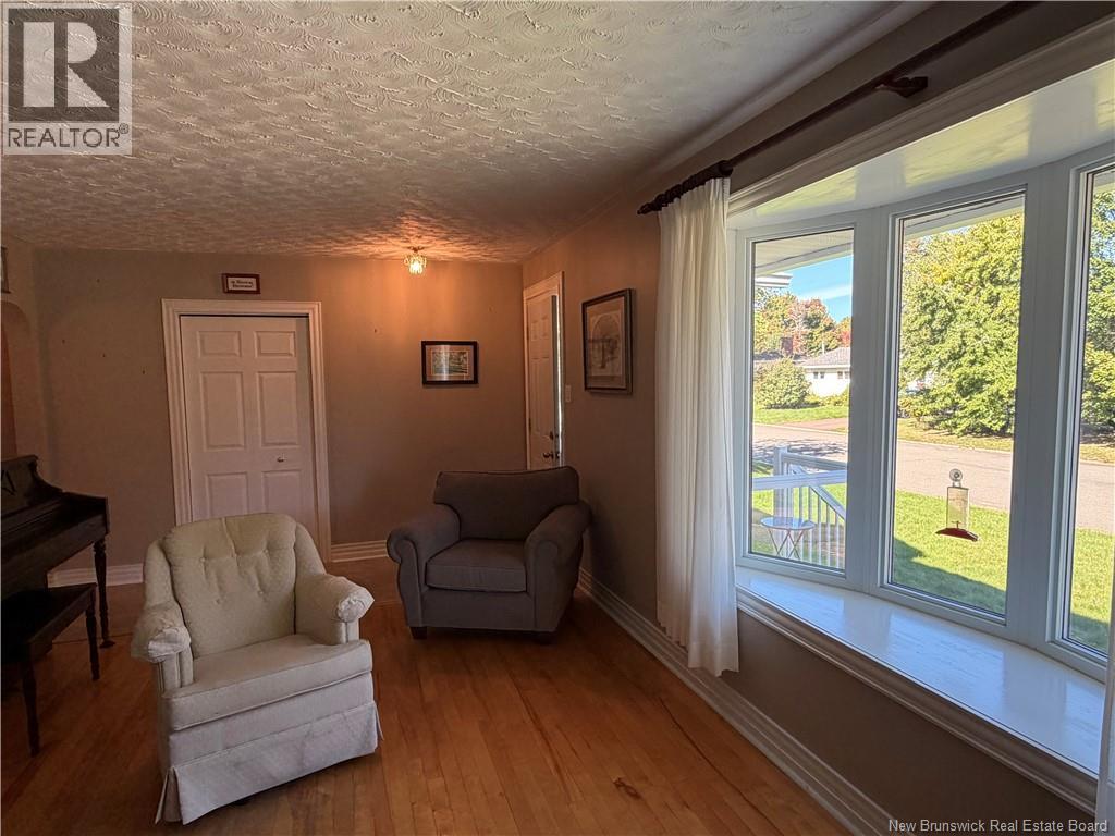 36 Lindsay - Image 8