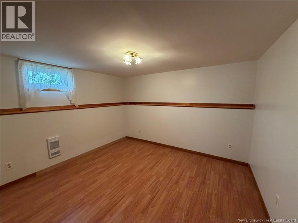 36 Lindsay - Image 16