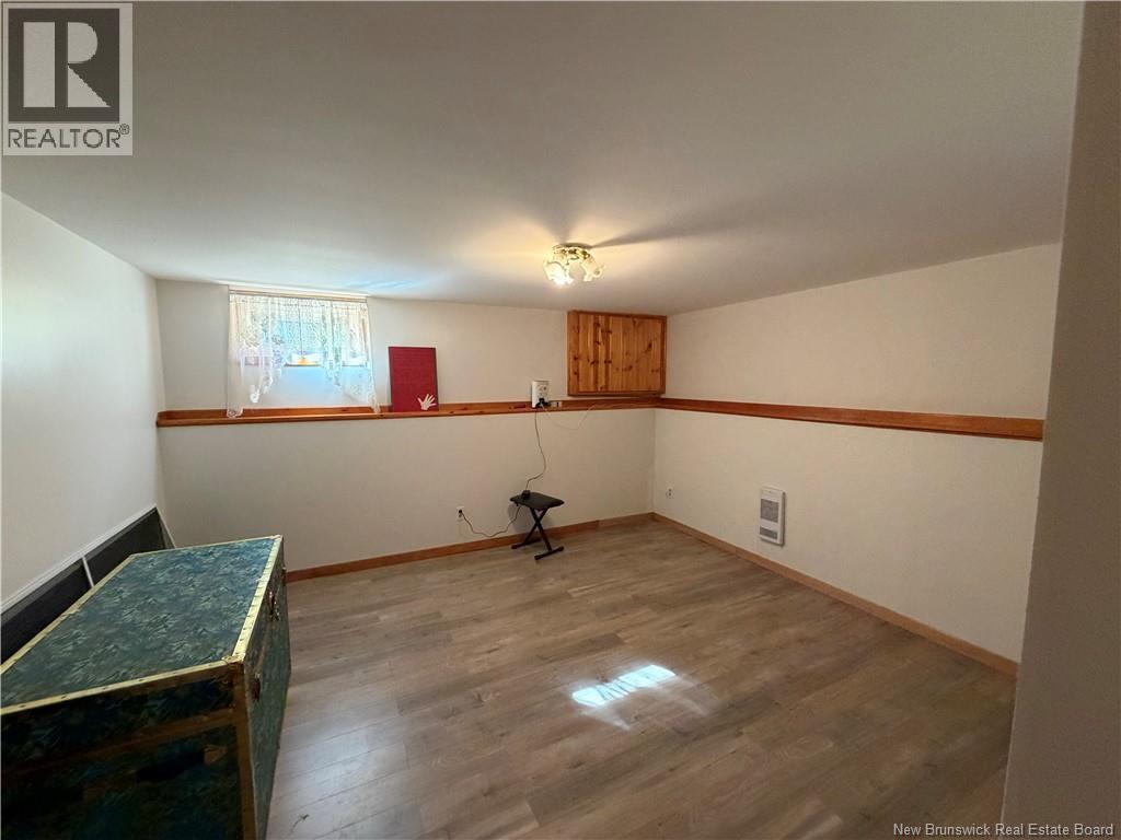 36 Lindsay - Image 19