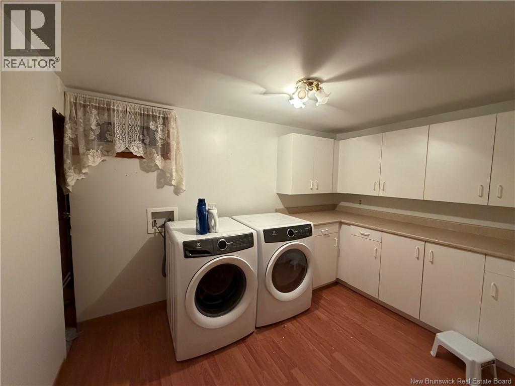 36 Lindsay - Image 21