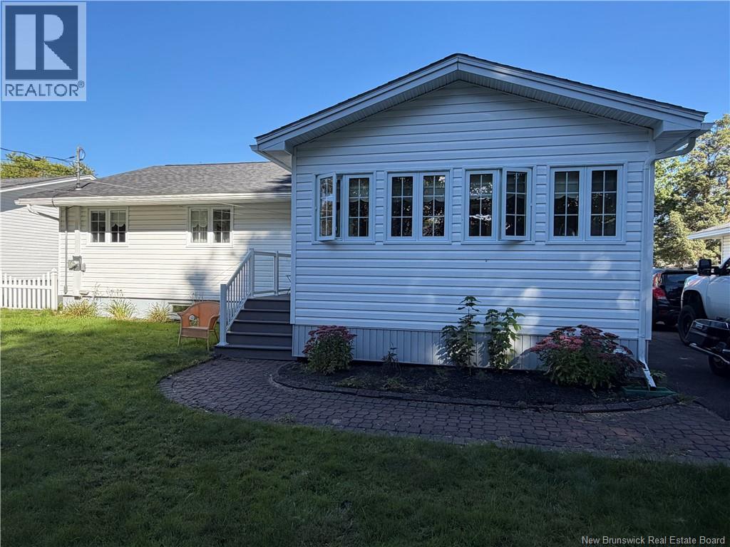 36 Lindsay - Image 22
