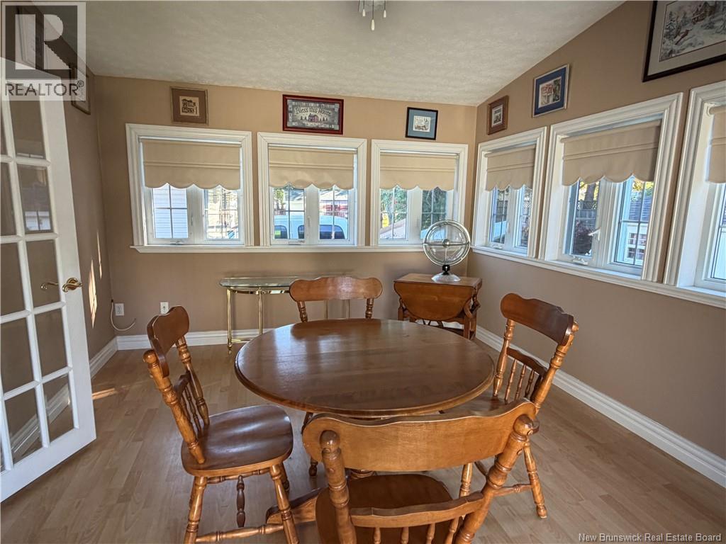 36 Lindsay - Image 9