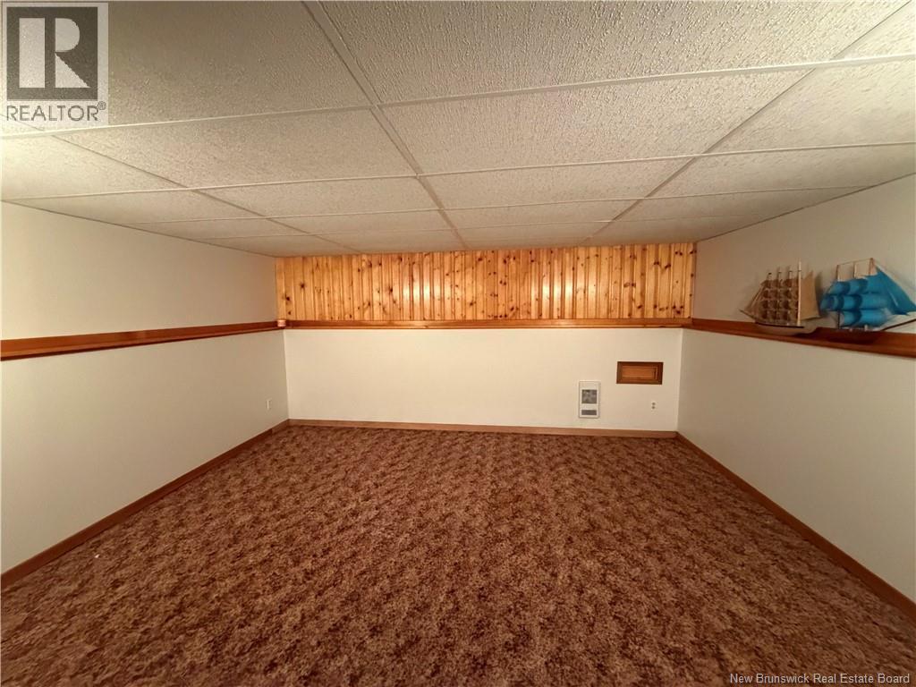 36 Lindsay - Image 18
