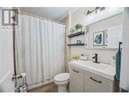 44 Canada Drive thumbnail 10
