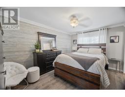44 Canada Drive thumbnail 11