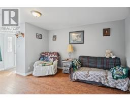 44 Canada Drive thumbnail 18