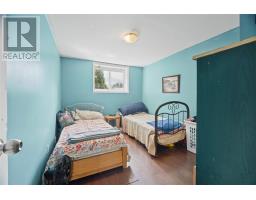 44 Canada Drive thumbnail 23