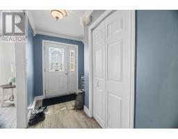 44 Canada Drive thumbnail 3