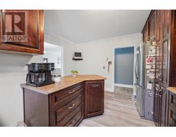 44 Canada Drive thumbnail 9