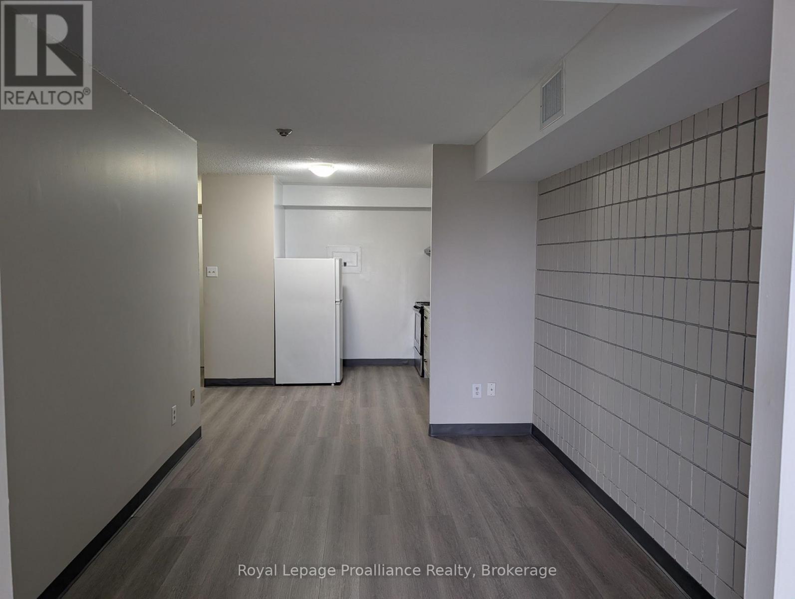 #4 1837 Lansdowne Street West, Peterborough (Otonabee Ward 1), Ontario, K9K1R4, Peterborough (Otonabee Ward 1), Ontario — photo 4 of 5