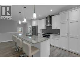 5pc Bathroom - 137 Willow Park, Cochrane, AB T4C2N3 Photo 8