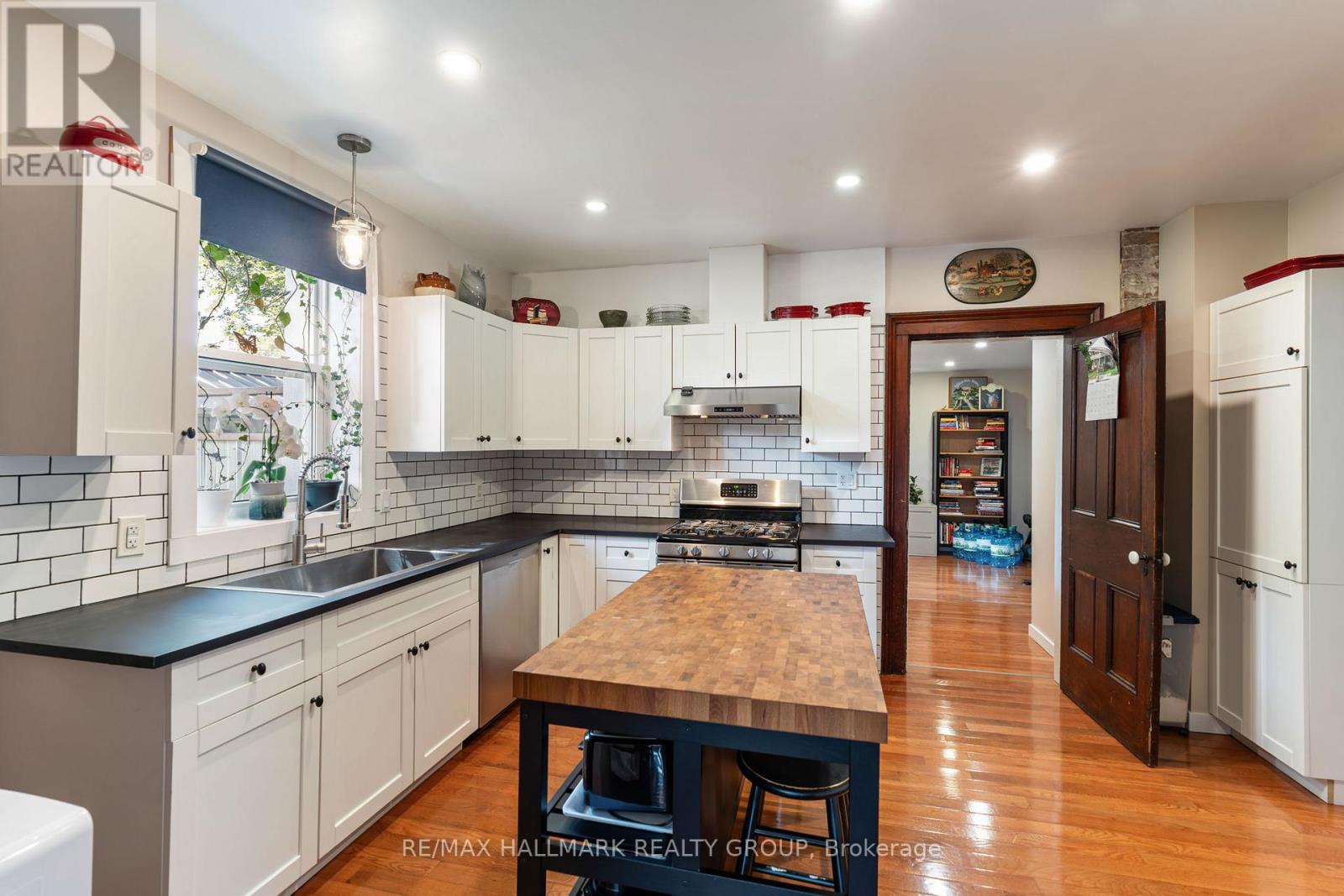 404 HENRY STREET W - Image 16