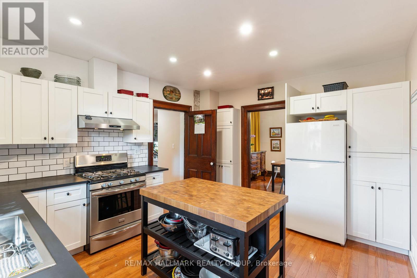 404 HENRY STREET W - Image 17