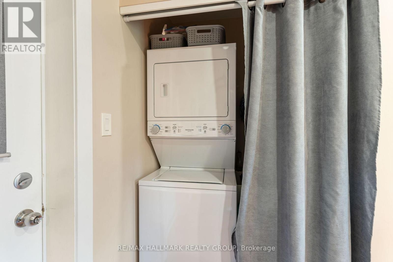404 HENRY STREET W - Image 25