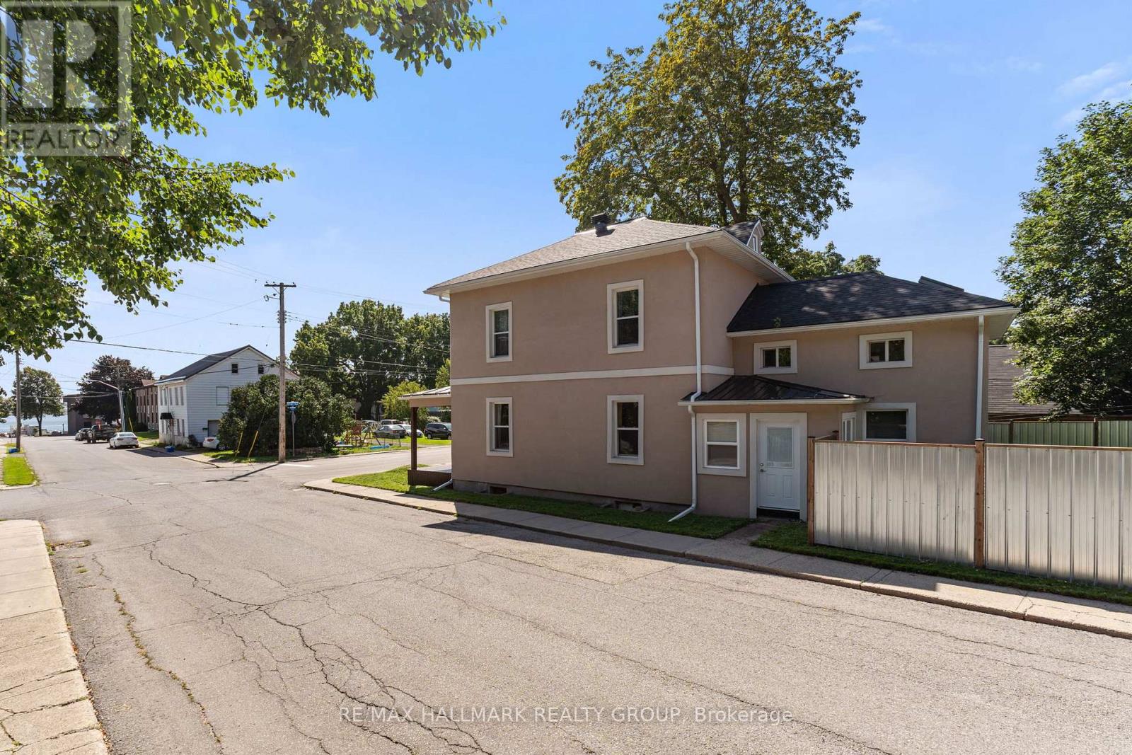 404 HENRY STREET W - Image 40