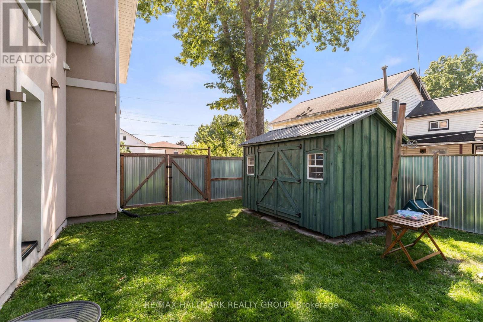404 HENRY STREET W - Image 44
