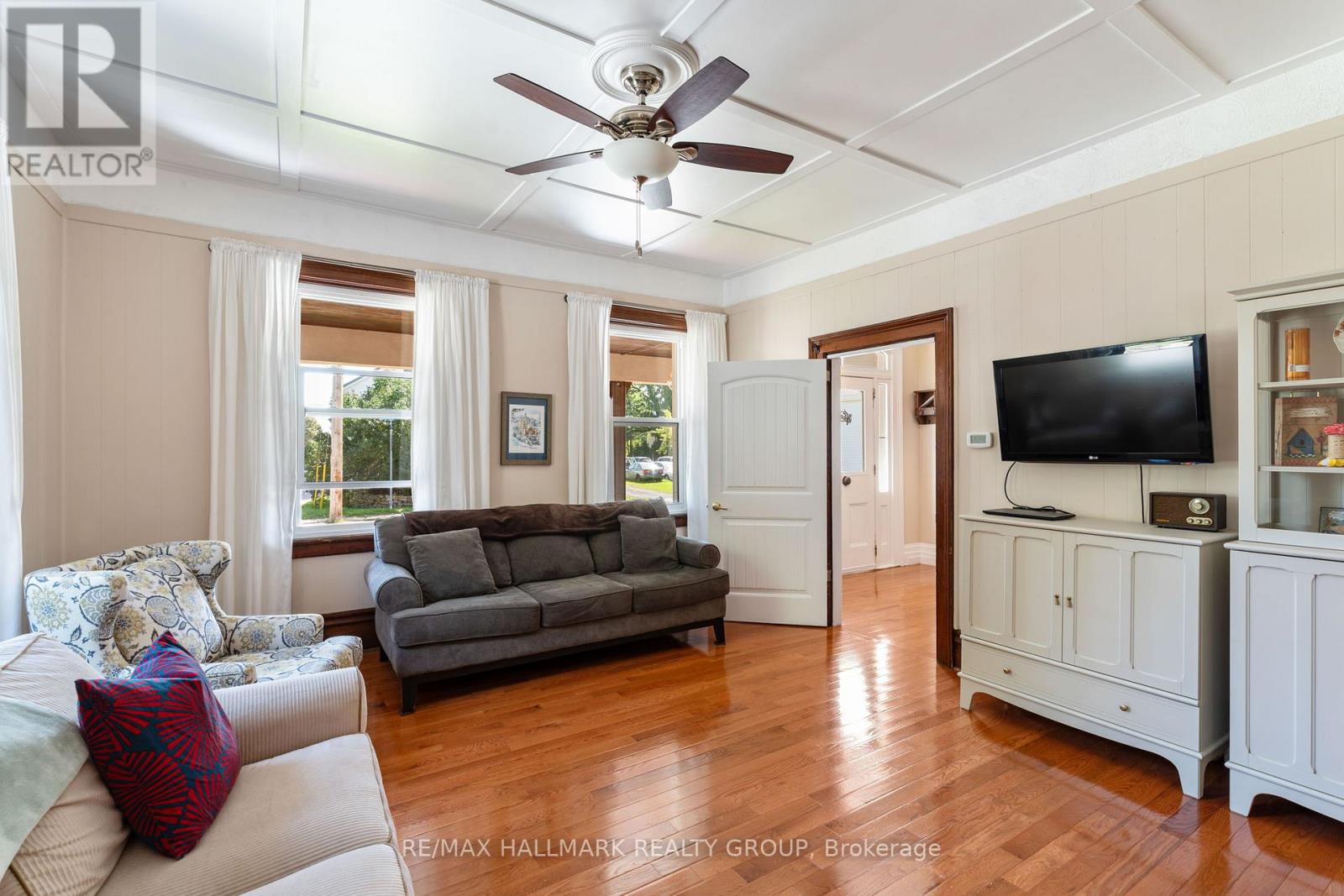404 HENRY STREET W - Image 8