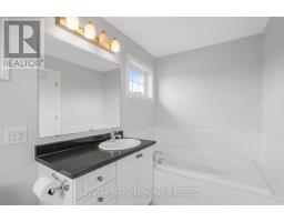 100 Lerta Way, Ottawa, ON K4A0W5 Photo 16