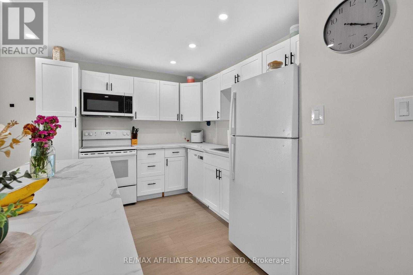 41 ELEVENTH STREET E - Image 11
