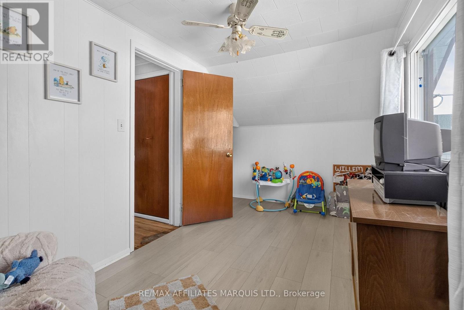 41 ELEVENTH STREET E - 29