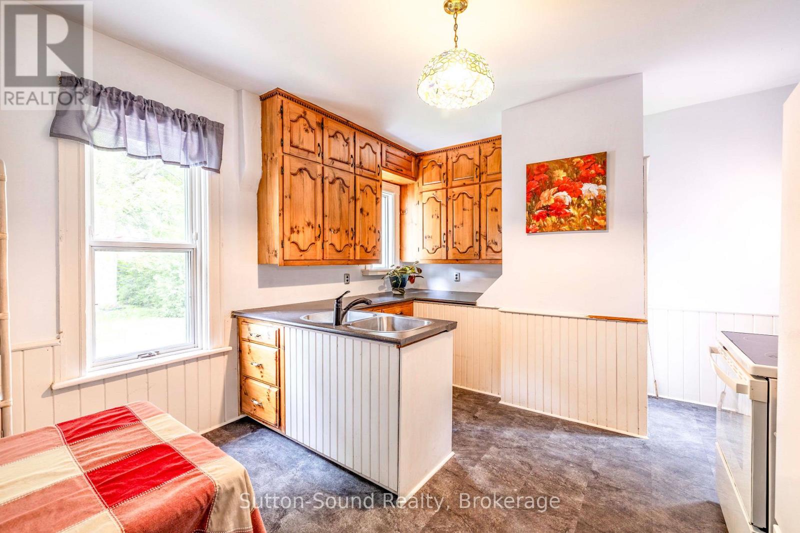 359 5TH STREET E - 11