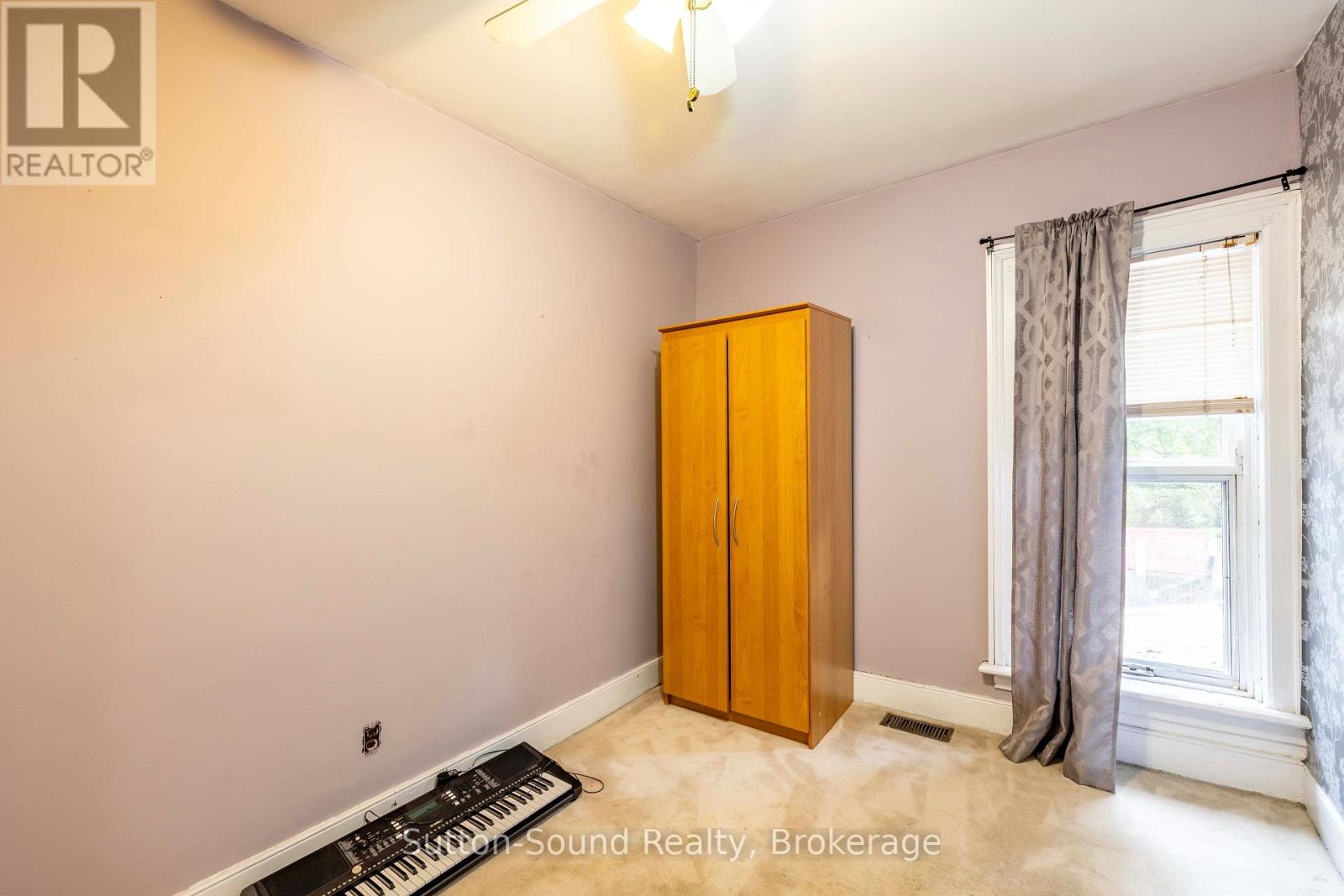 359 5TH STREET E - Image 18