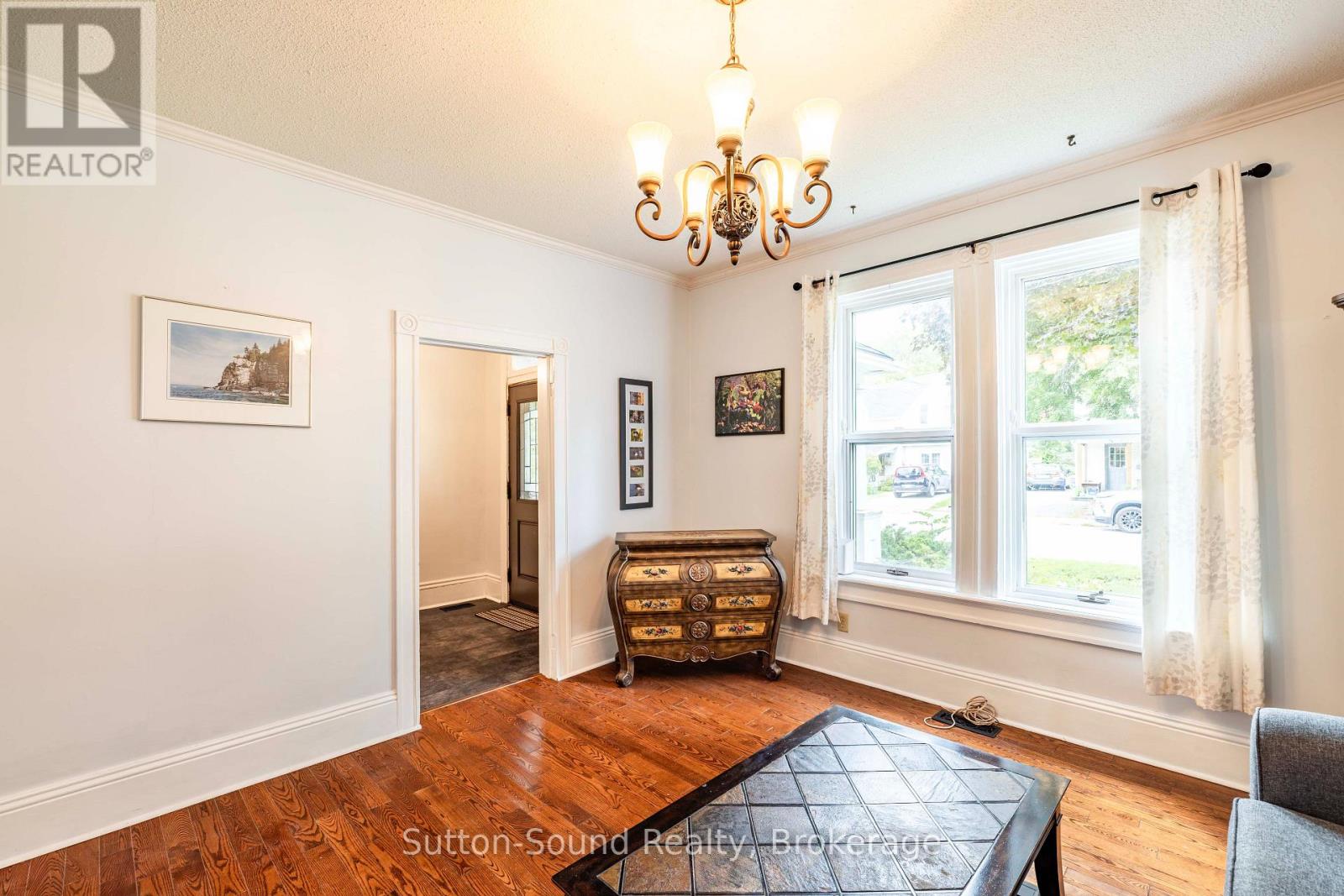 359 5TH STREET E - 6