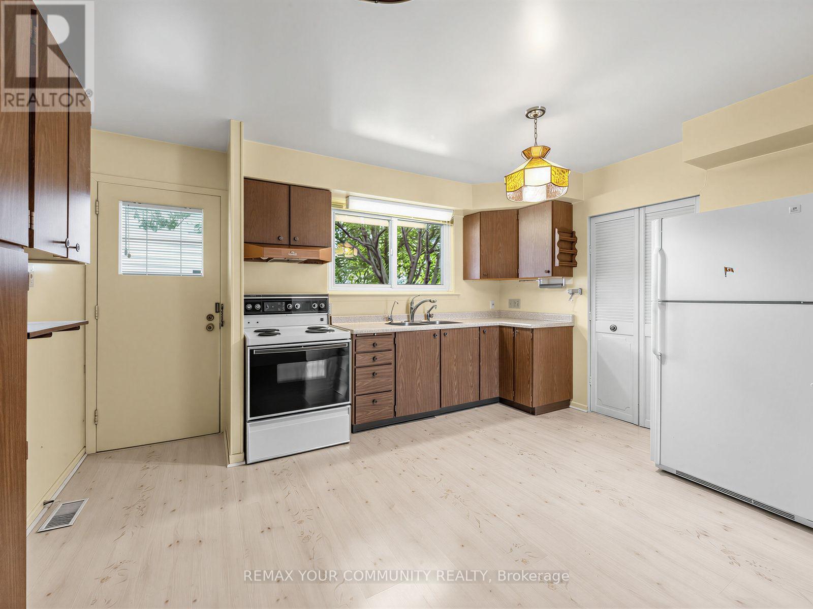 182 BAY THORN DRIVE - 17