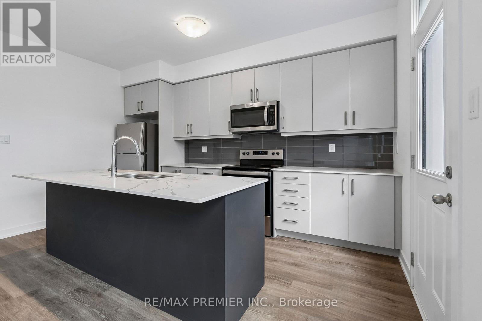 29 LYALL STOKES CIRCLE, East Gwillimbury (Mt Albert) — photo 12