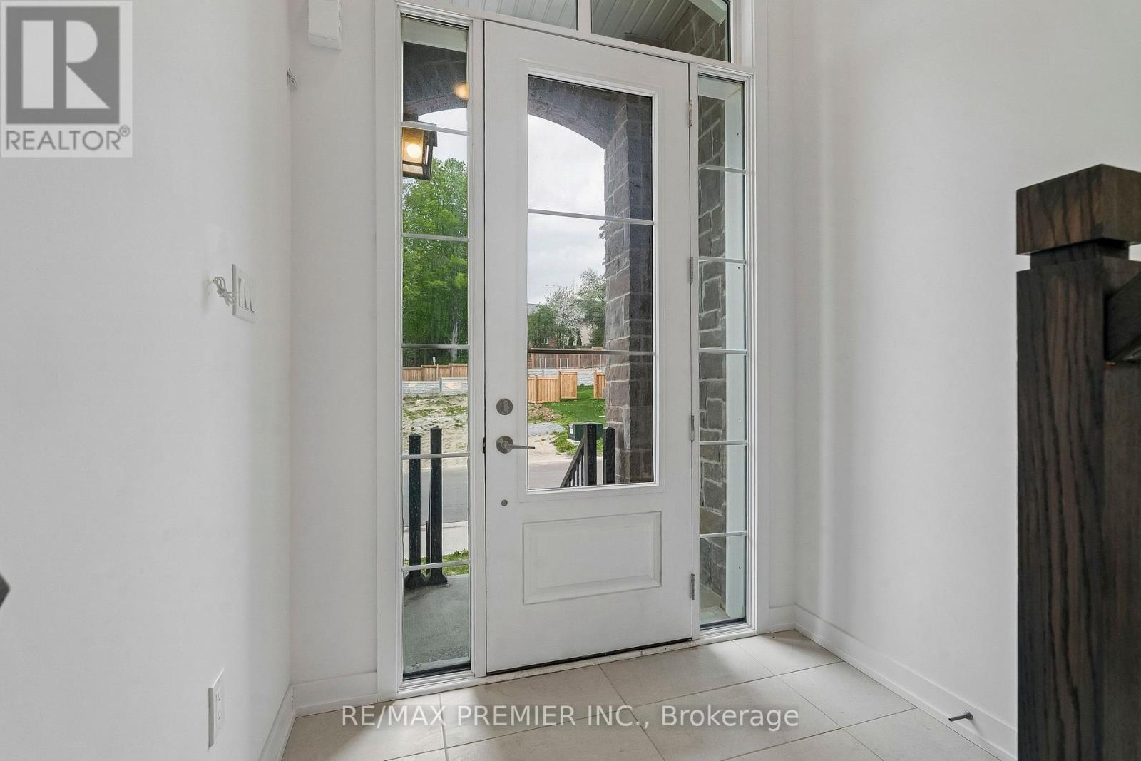 29 LYALL STOKES CIRCLE, East Gwillimbury (Mt Albert) — photo 5