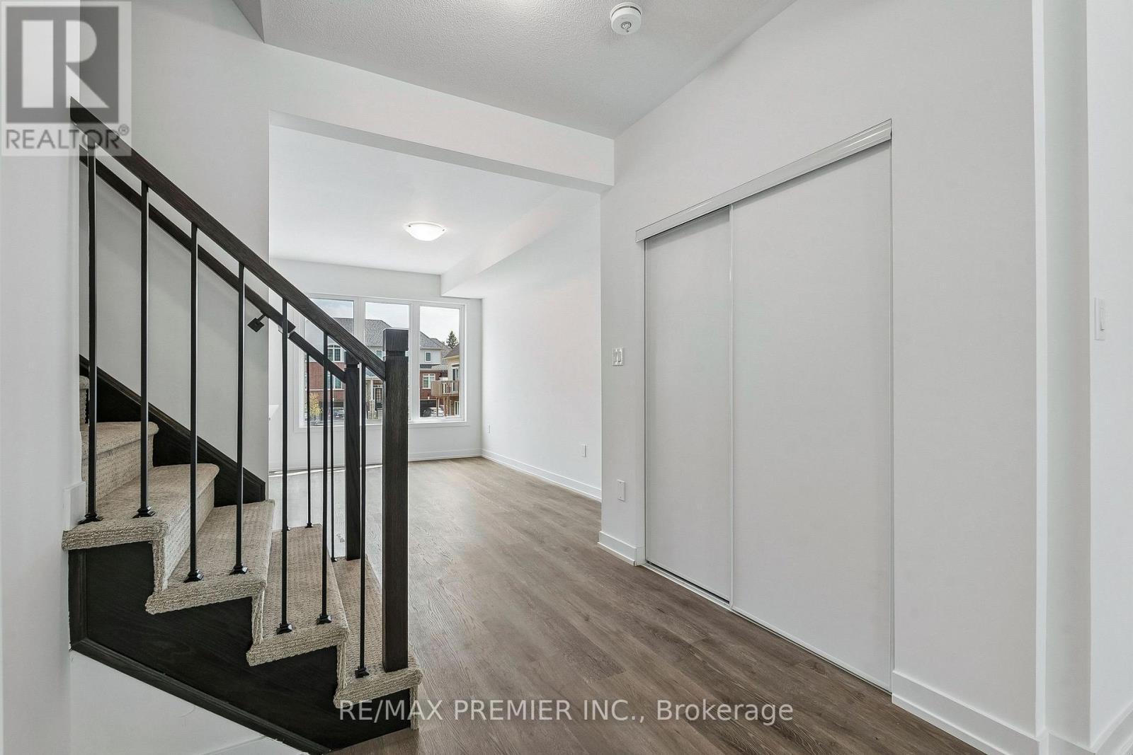 29 LYALL STOKES CIRCLE, East Gwillimbury (Mt Albert) — photo 7