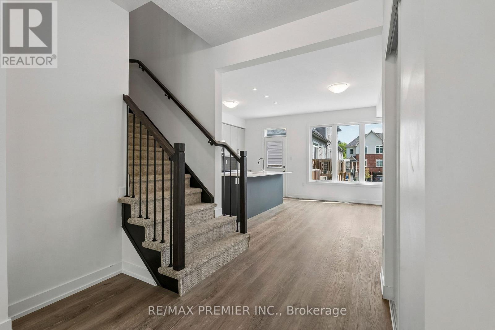29 LYALL STOKES CIRCLE, East Gwillimbury (Mt Albert) — photo 8