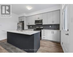 29 Lyall Stokes Circle, East Gwillimbury, ON L0G1M0 Photo 12