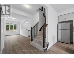 29 Lyall Stokes Circle, East Gwillimbury, ON L0G1M0 Photo 9