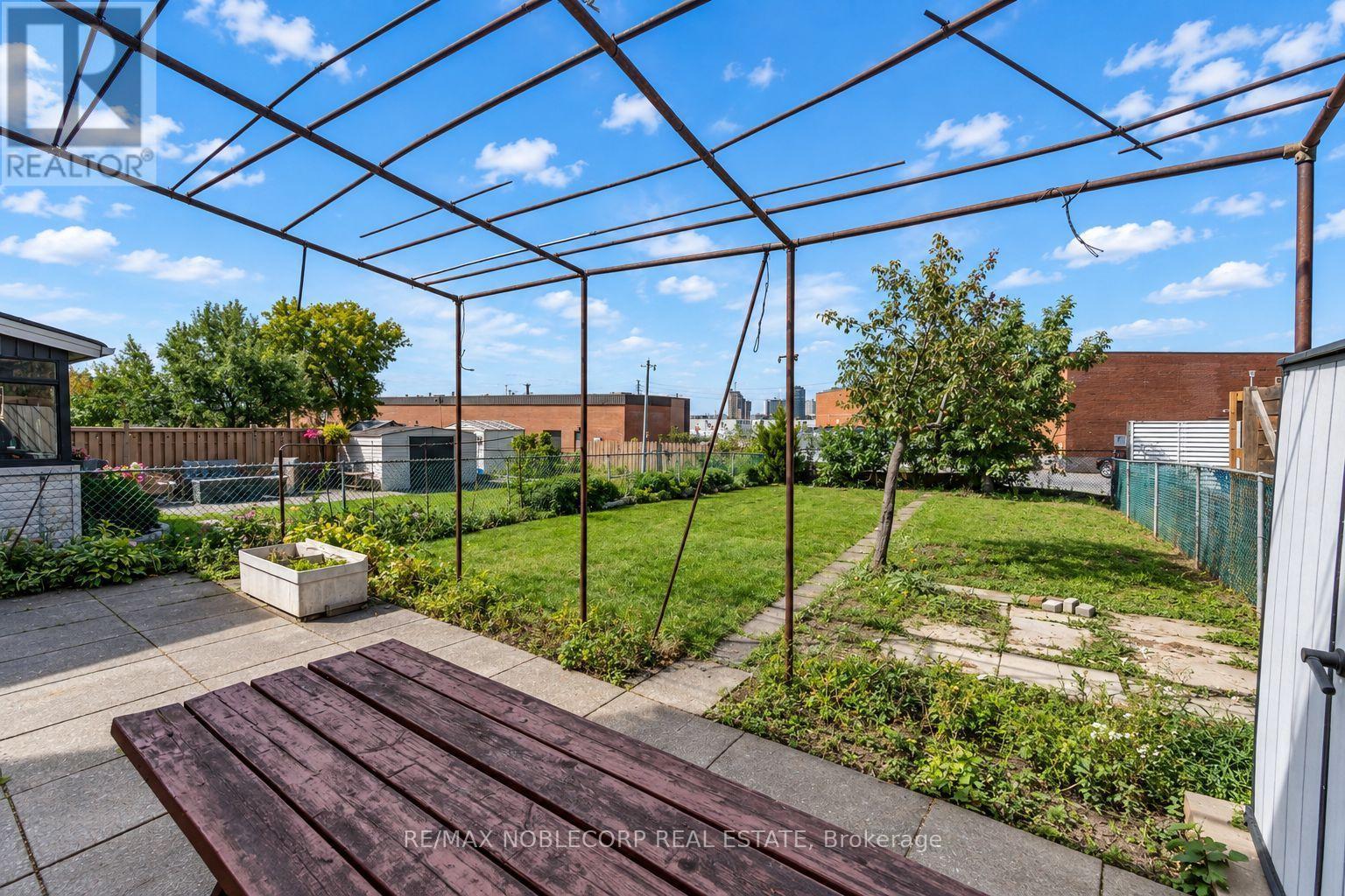 81 BLOSSOM CRESCENT - 31