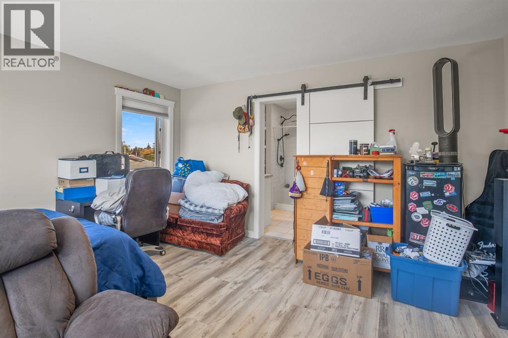 Listing photo – 6913 59 Avenue, Red Deer