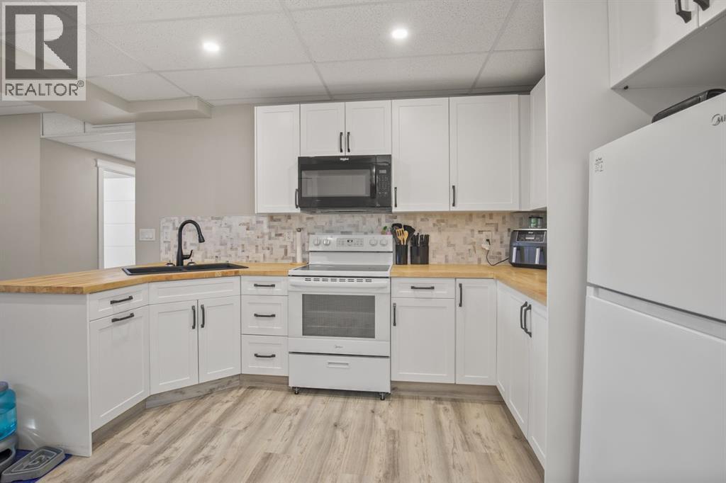 Listing photo – 6913 59 Avenue, Red Deer