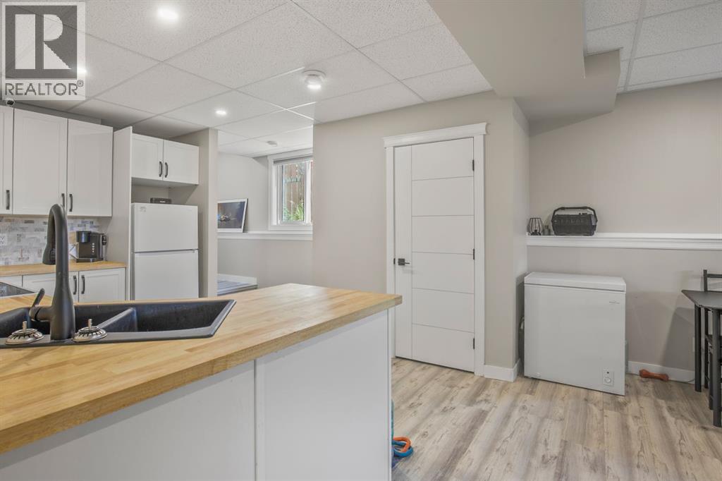 Listing photo – 6913 59 Avenue, Red Deer