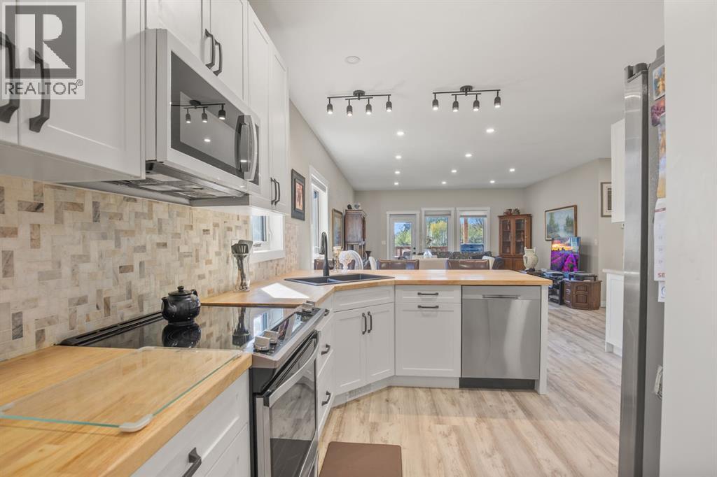 Listing photo – 6913 59 Avenue, Red Deer
