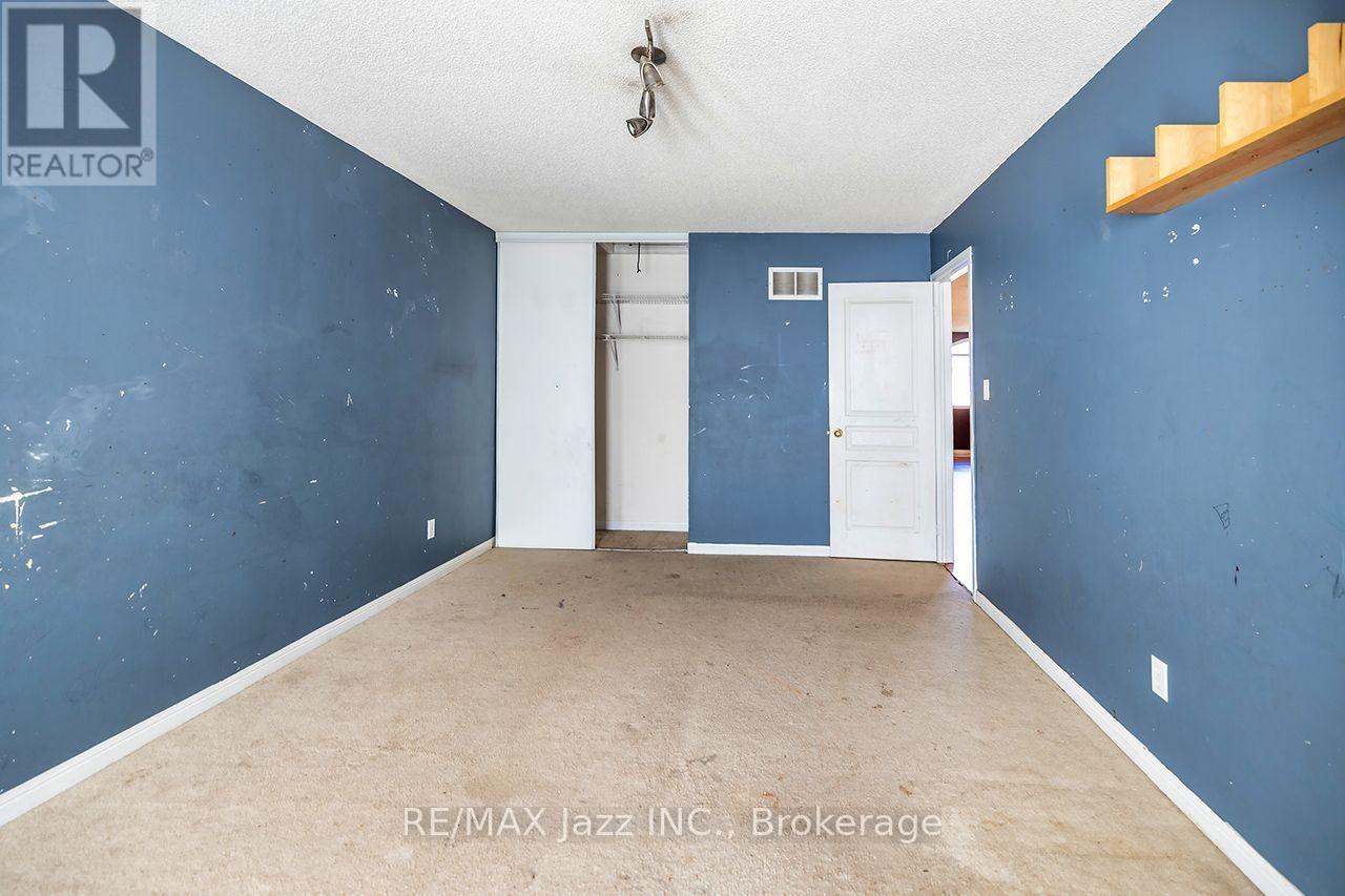 32 DENT STREET - 19