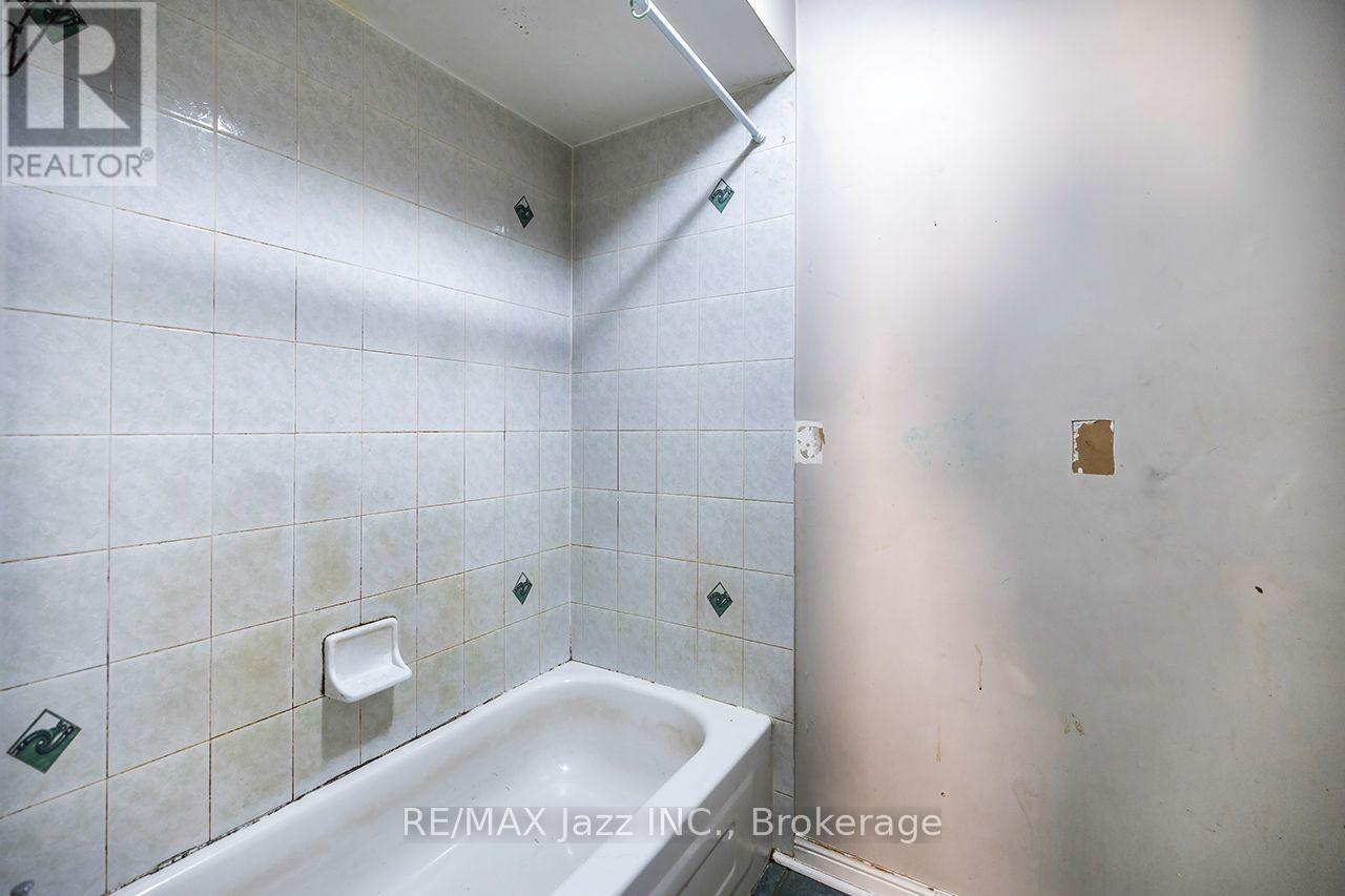32 DENT STREET - Image 16