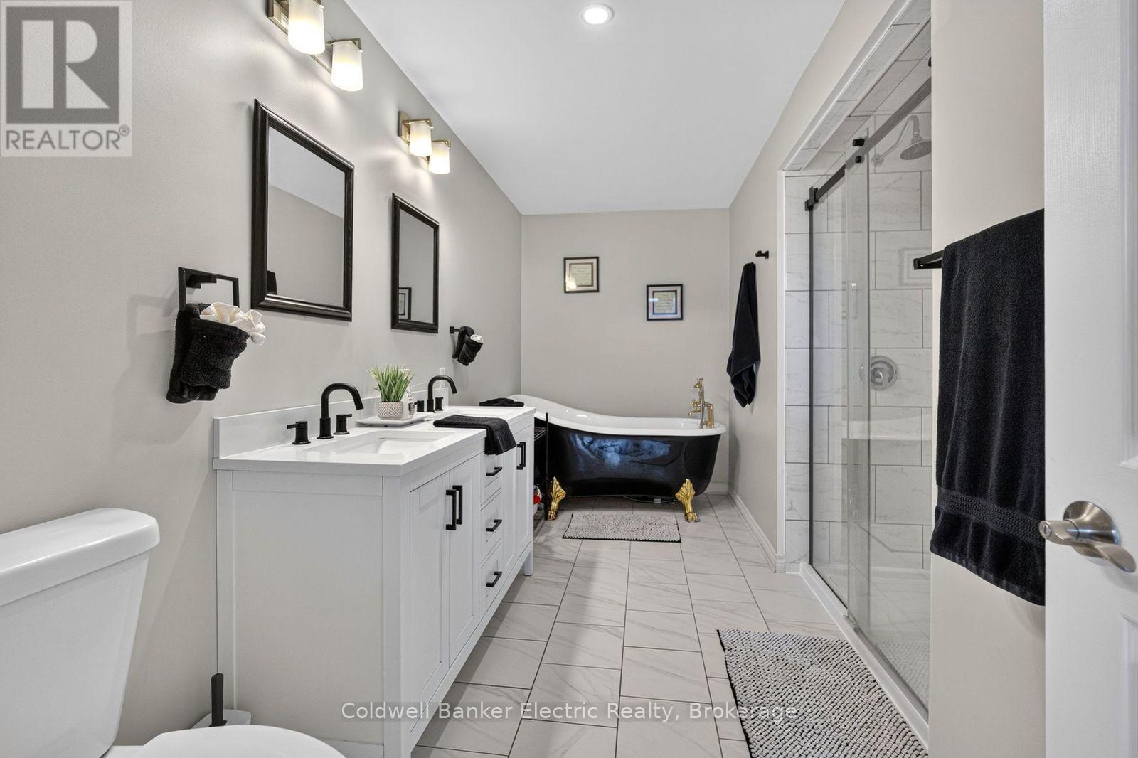 548 TIFFEN ROAD - Image 16