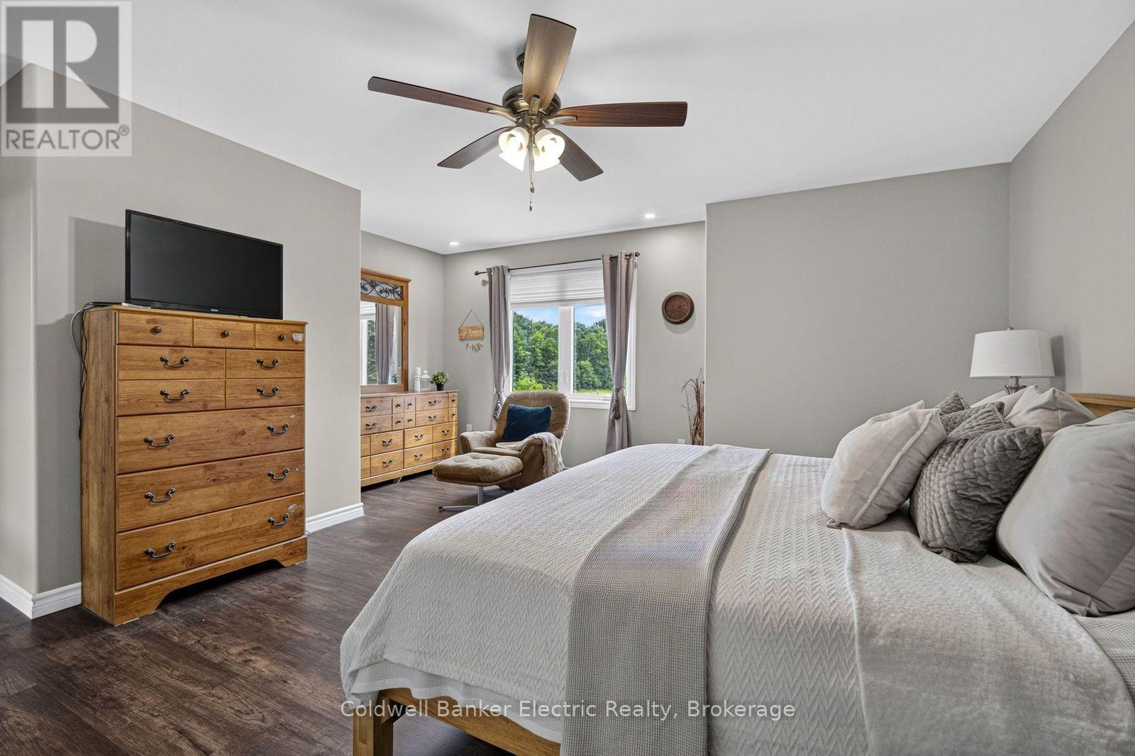 548 TIFFEN ROAD - Image 18