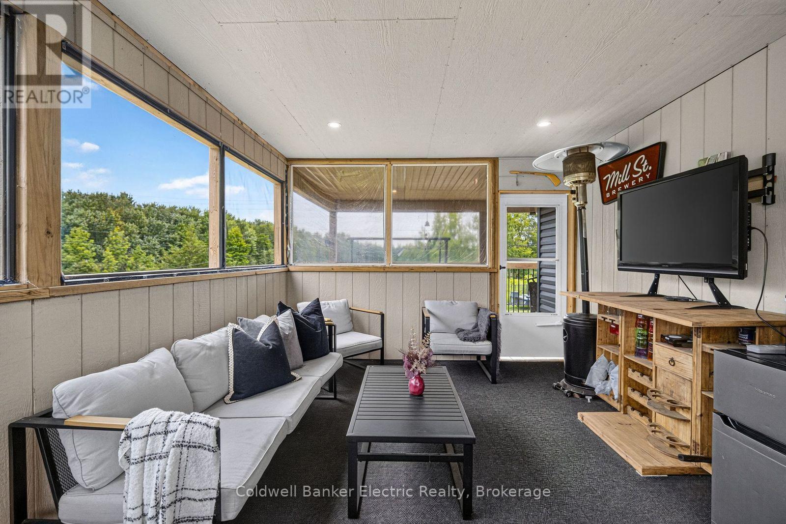 548 TIFFEN ROAD - Image 23