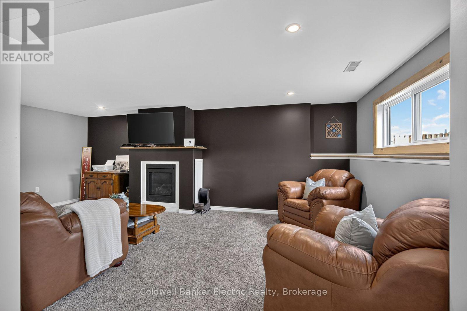 548 TIFFEN ROAD - Image 26