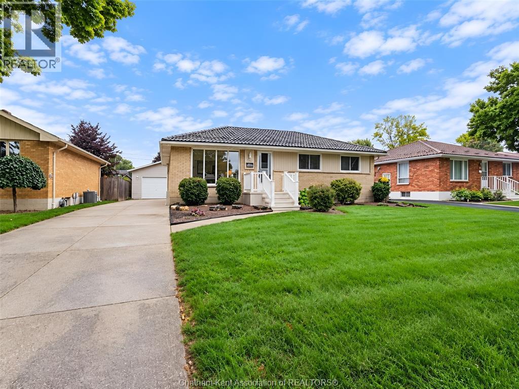 84 Holland Avenue, Chatham, Ontario, N7M2C7, Chatham, Ontario — photo 3 of 5