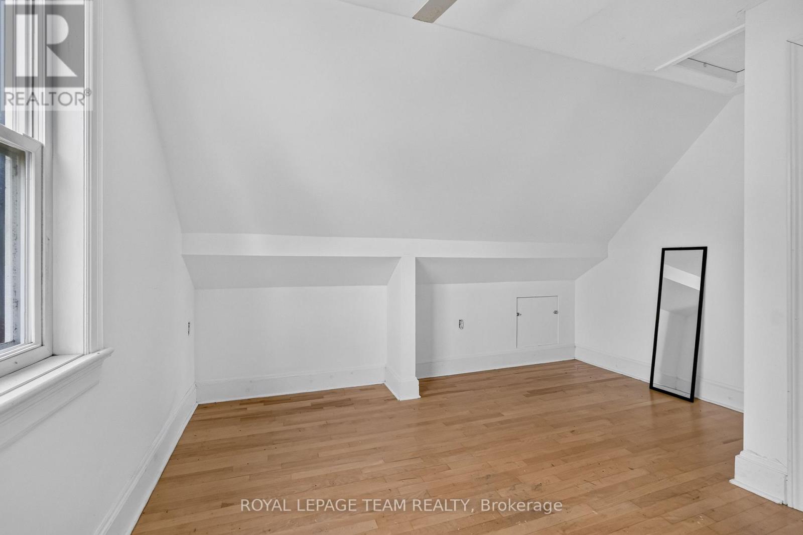 223 MCGILLIVRAY STREET - 20