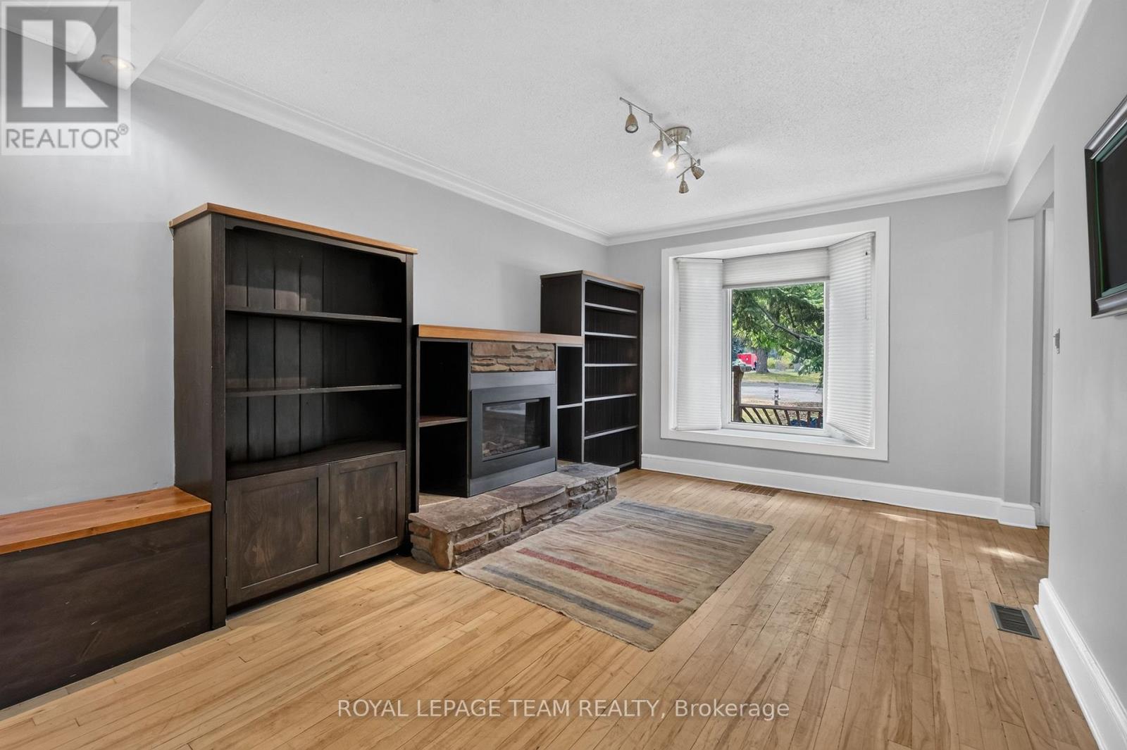 223 MCGILLIVRAY STREET - 5