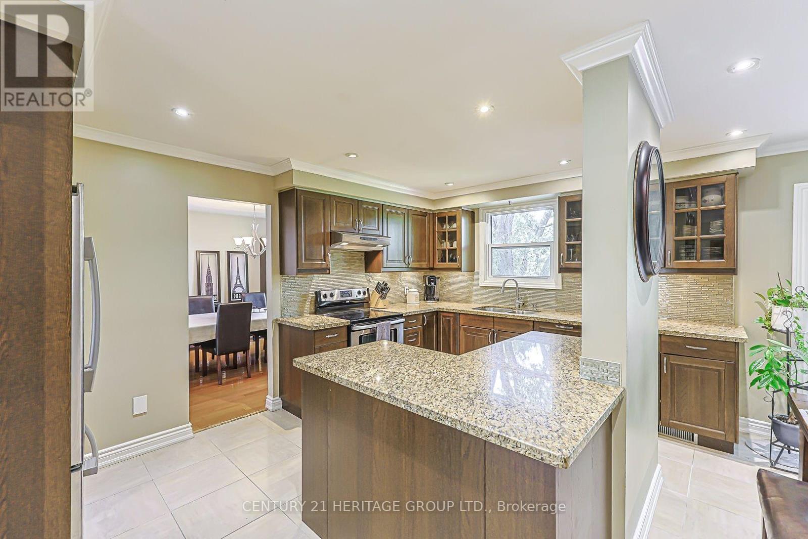 66 HOWLETT AVENUE - 12